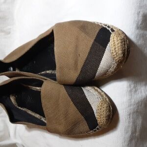 Burberry Slip On Size 7.5